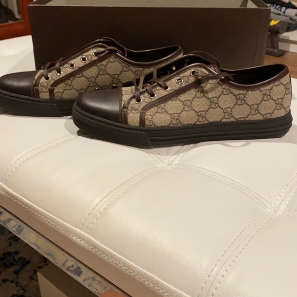 New classic dark brown GG Gucci sneakers, size 7 1/2 Gucci men, US 8.5-9 men - Picture 2 of 8